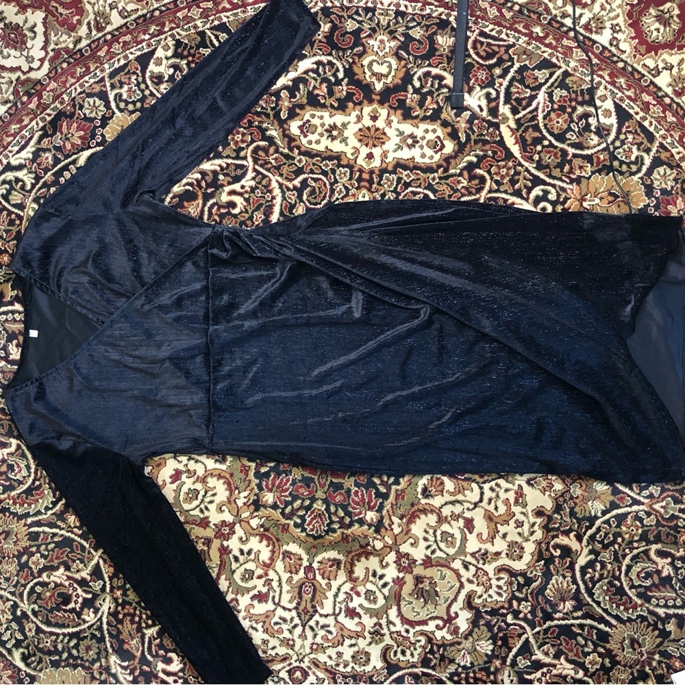 Black V-Neck velvet / glitter Cocktail Dress ruched side